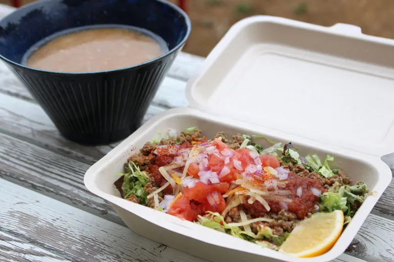 花ノマルシェフード出店 弁当とスープ