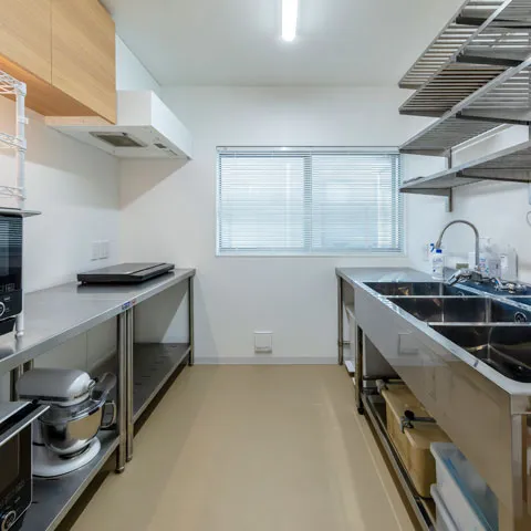 レンタルキッチンで料理教室開催 ケータリング対応の設備完備スペース 時間貸し